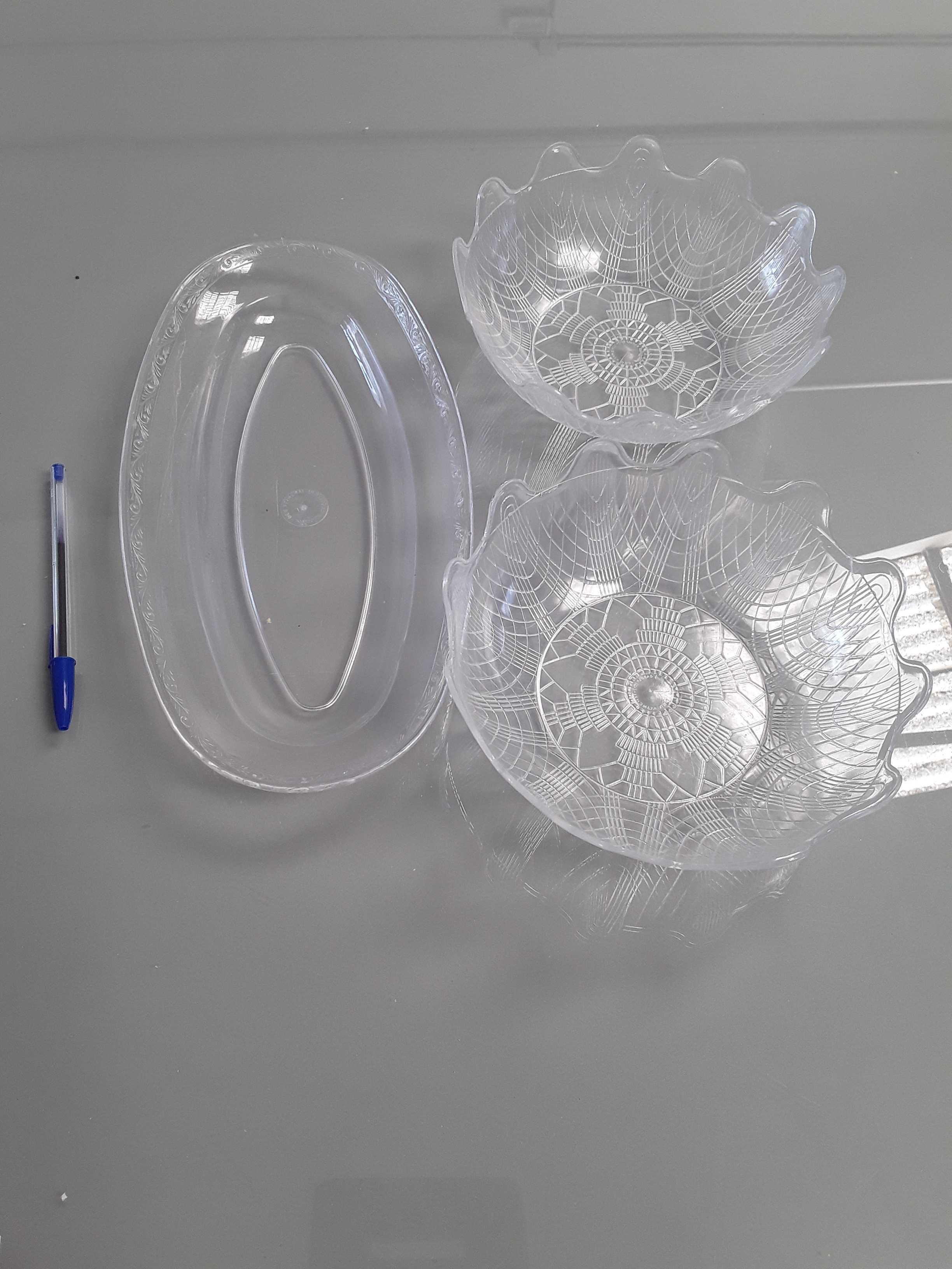 ciotole e vassoio in plastica