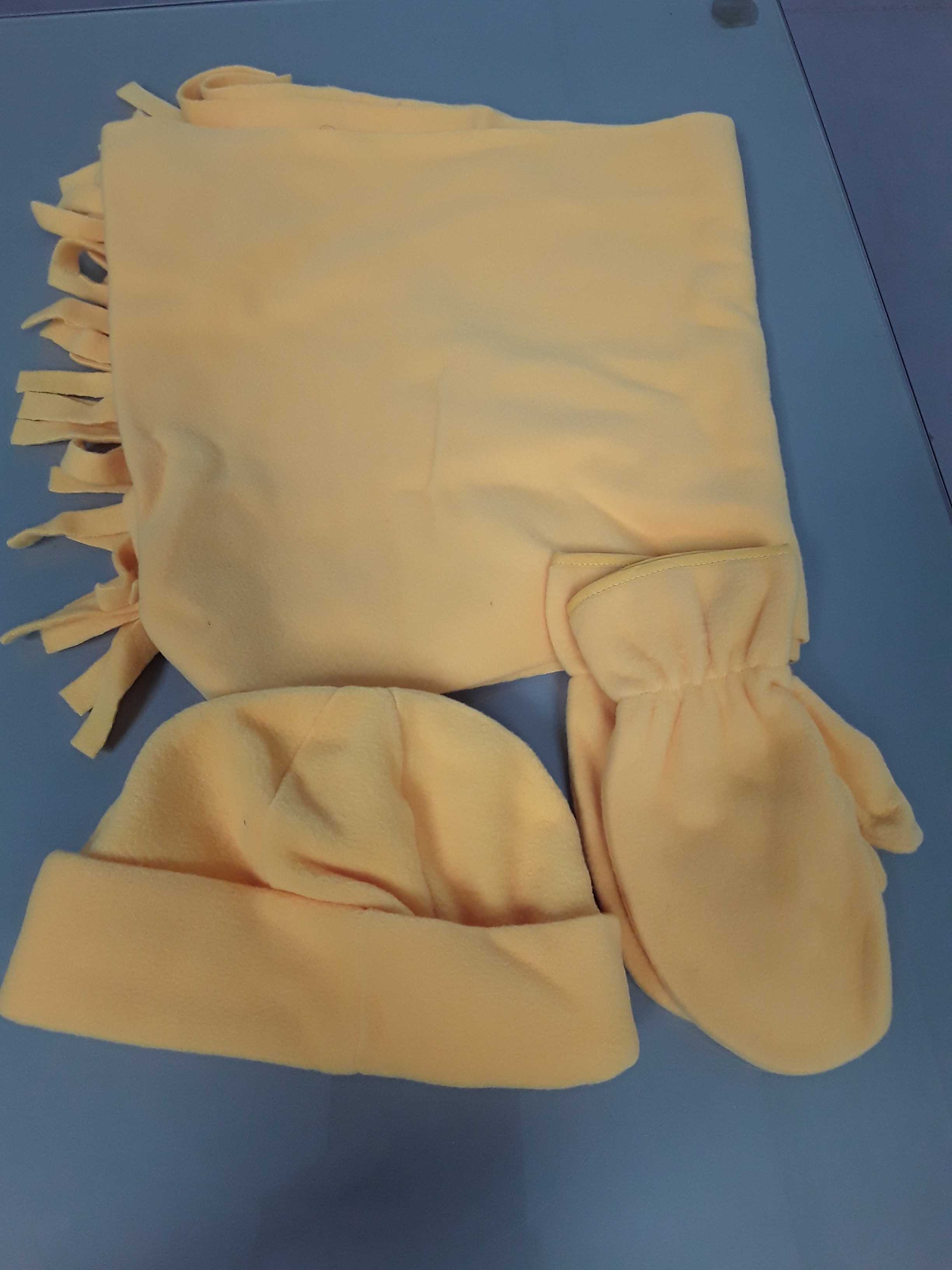 sciarpa, guanti e cuffia