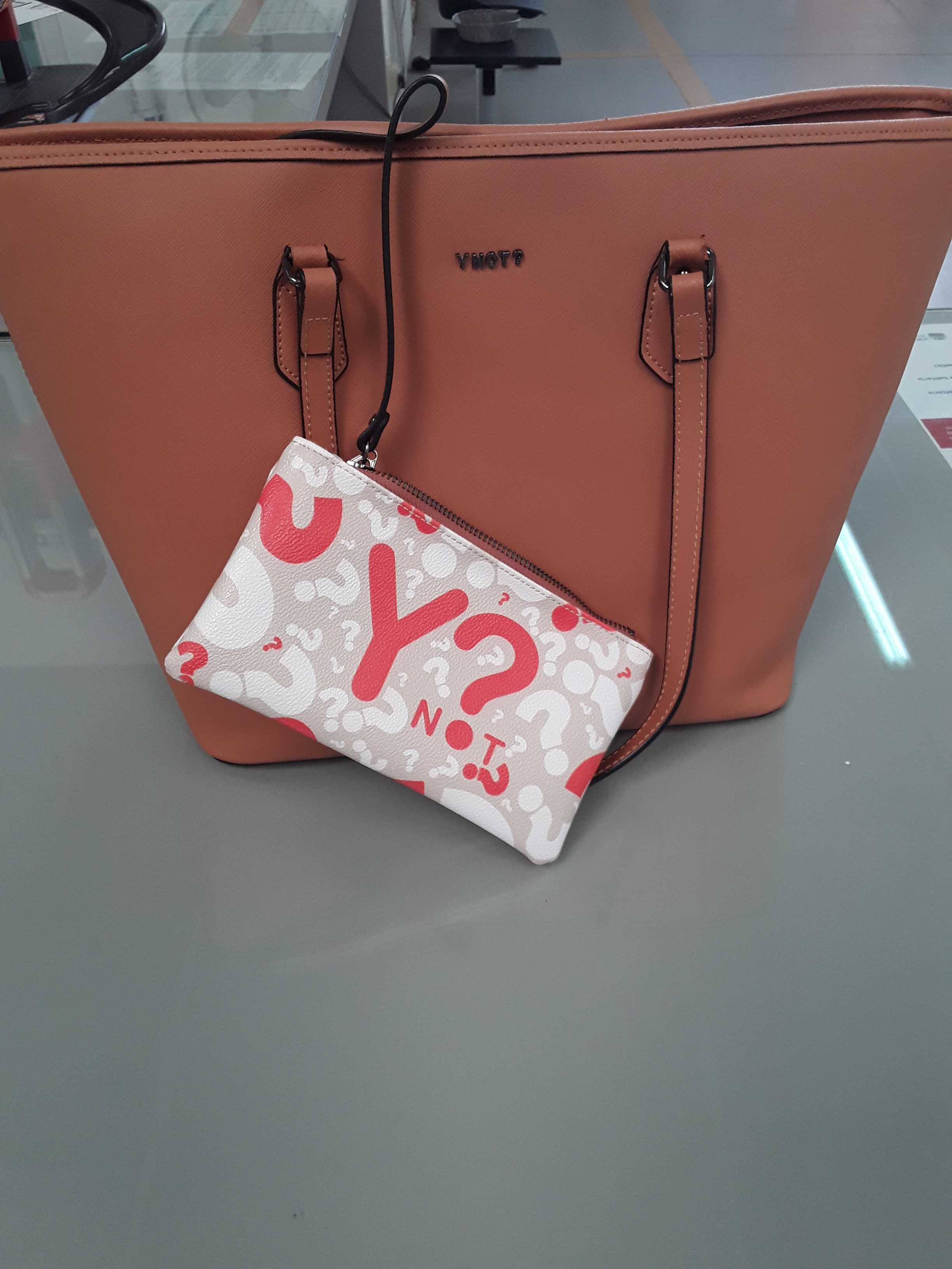borsa con portafoglio