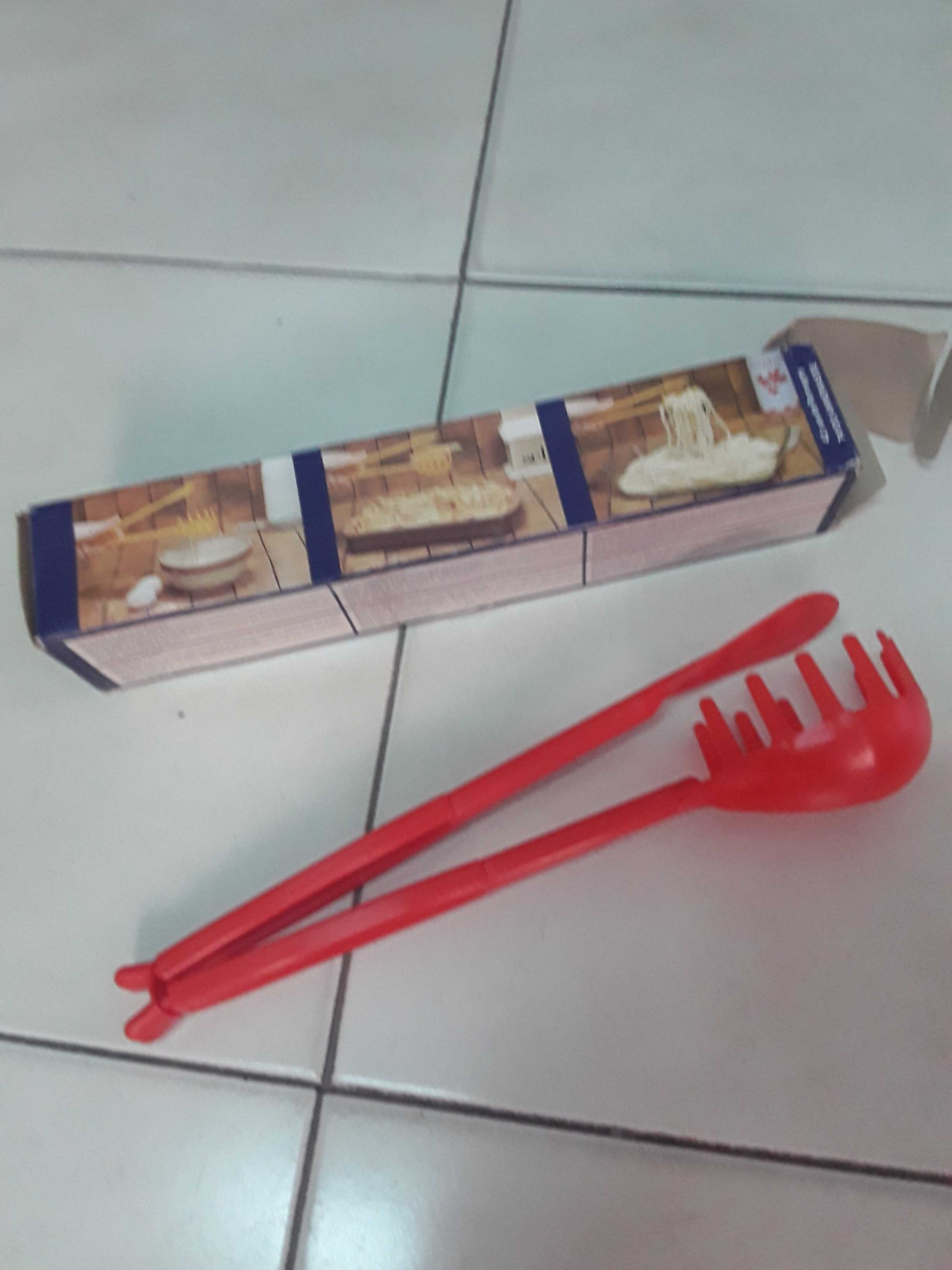 stoviglia in plastica 