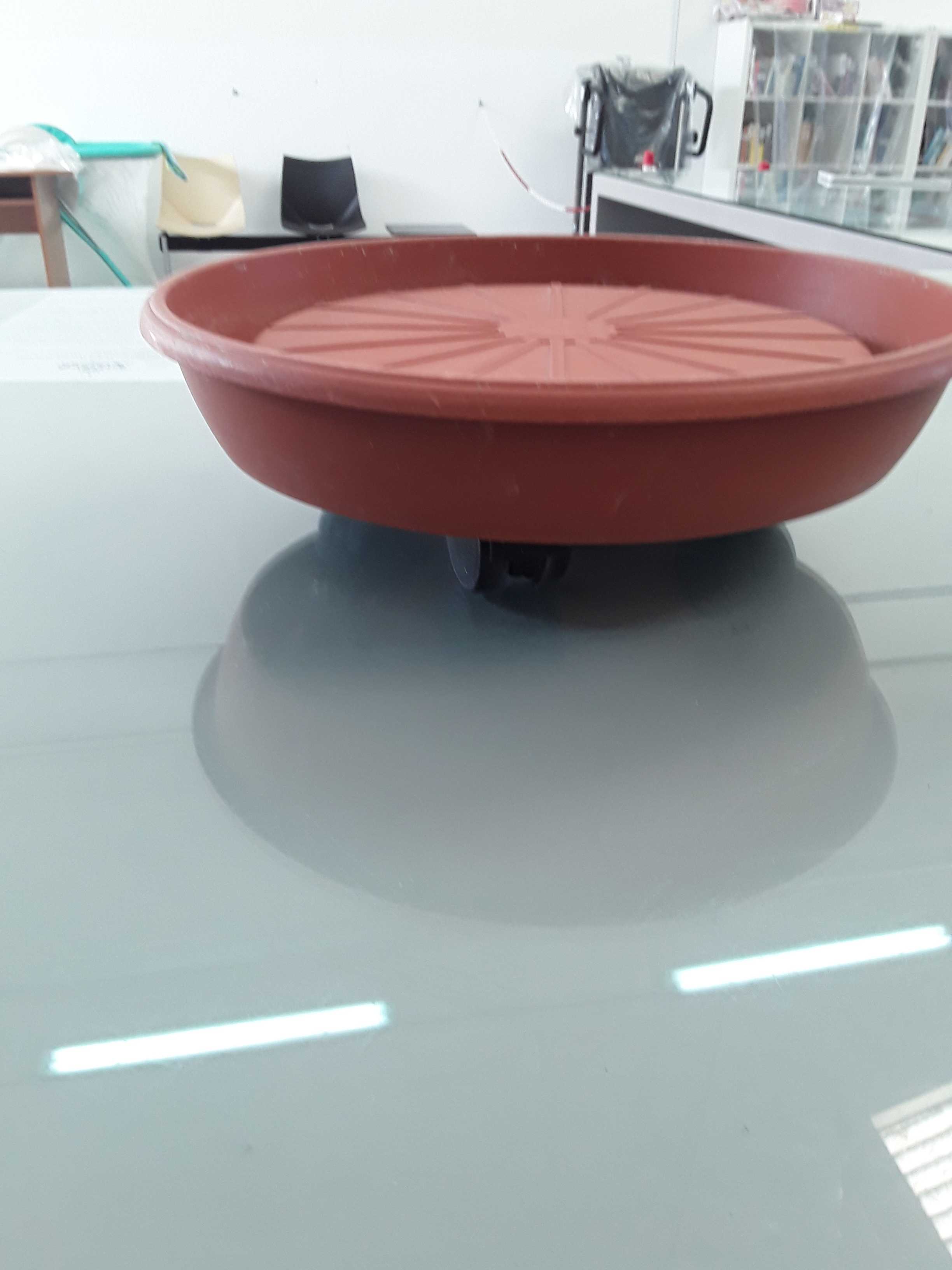 sottovaso con ruote